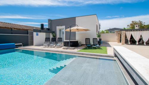Villa Marsel with Pool & Jacuzzi by Istrabook - Foto 1