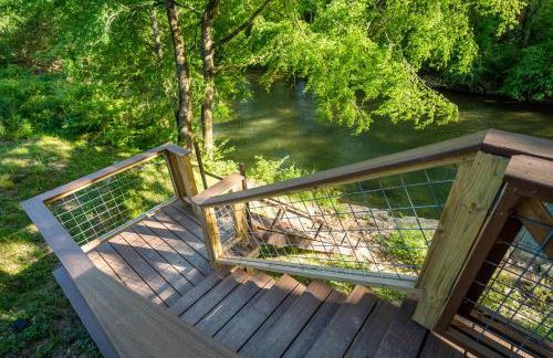 River Lodge Escape with Hot Tub - Foto 47