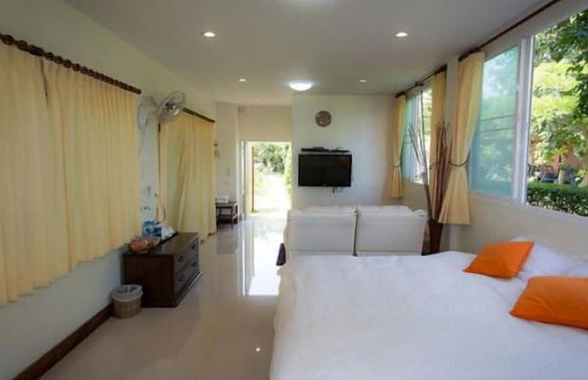 Tharnrarin Villa Suphan Buri - Photo 17