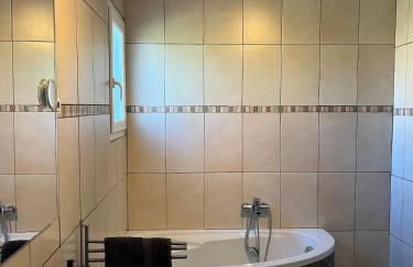 Vacation home with a private pool in Puyméras - Foto 7