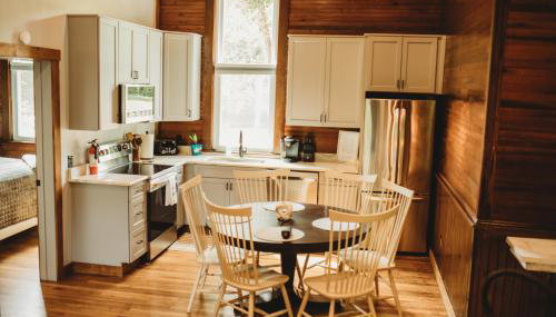 Bell Tower Suite Private Riverfront Stay Near Charleston WV - Foto 3