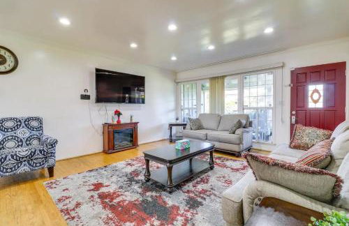 Luxury Oasis Home w/Pool Near CSUN-6 Guests - Foto 8