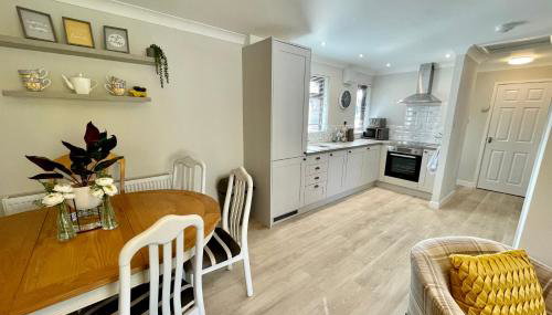 Charming 2 Bedroom Bungalow with open plan living - Foto 3