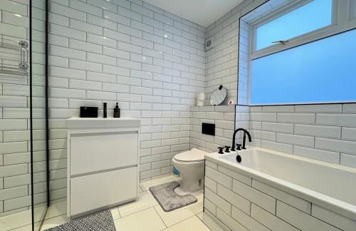 Modern 2 Bedroom Apartment - Near Hospital & Racecourse - Foto 43