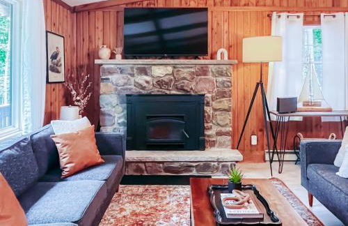 Stylish and Cozy Cabin, Walking Distance to Big Bass Lake - Foto 14