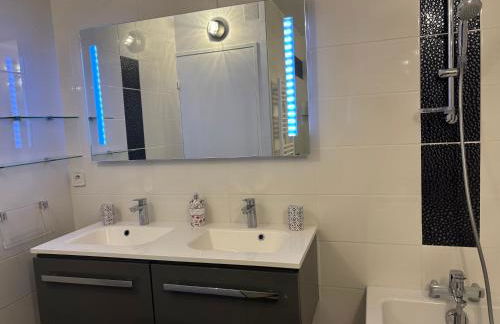 Appartement Le Plein Sud 85 m2 Plage 2 mn à pied - Foto 19