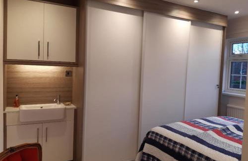 Smitten House 4 Bedroom RHYL - Photo 12