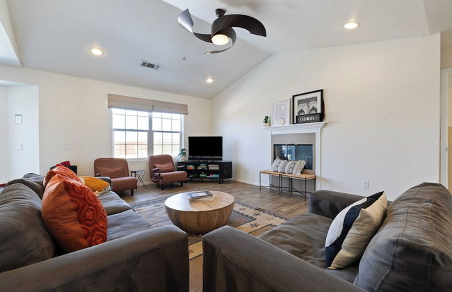 Casa De Kota by Avantstay Pool, Firepit, & Games Secluded & Chic - Photo 12