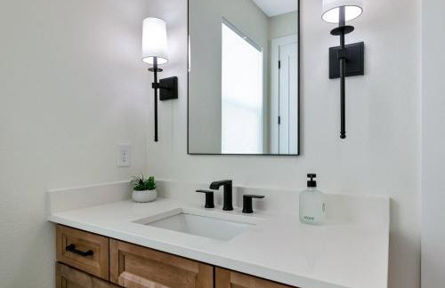 Bright New Home Family Oasis Near the Shore - Foto 7