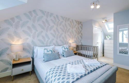 Relax in Style at Wedgwood House 3 BR Home with Garden & Parking - Foto 31