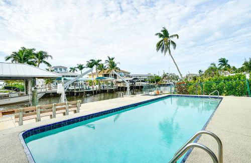 Private Pool and Deck Canalfront St James City Home - Foto 1