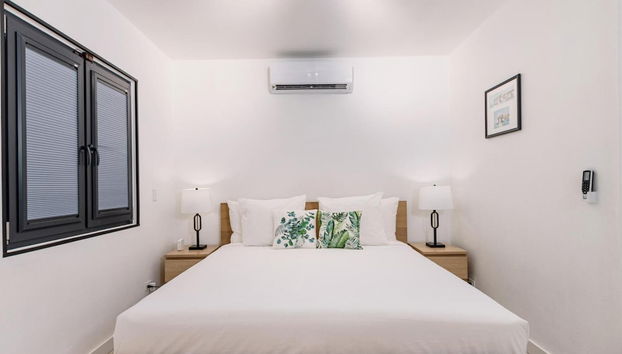 Brand NEW 3br2ba Villa With Pool in Great Location - Foto 2, Habitación