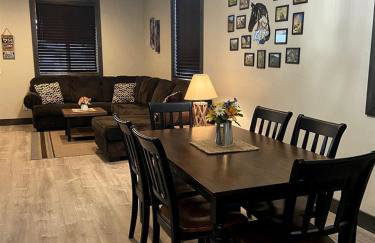 Modern Condominium with Pet-Friendly Drift Boat Parking near Madison River in Ennis, Montana - Foto 5