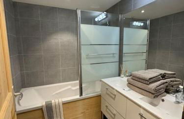 APT lumineux 8 à 13 pers, au pied des pistes - Photo 10