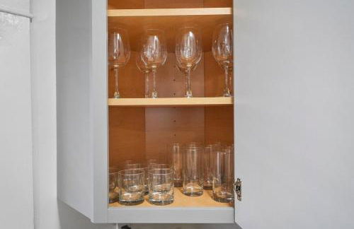 1 mile from the Beach Fire Pit, Patio, Parking! - Foto 7