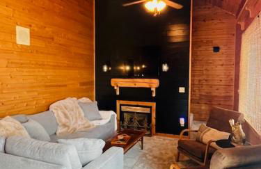 Gaylord Lakefront Cabin w Private Dock Fire Pit - Foto 8