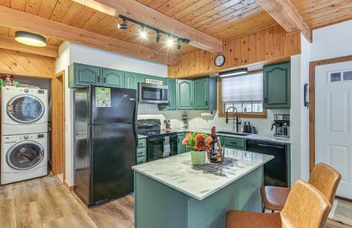 8 Mi to Mt Snow Cozy Bear Cabin with Hot Tub! - Foto 5