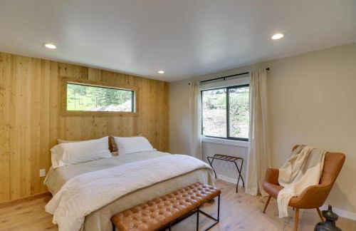 Lakeside Cabin Retreat with Private Hot Tub! - Foto 16