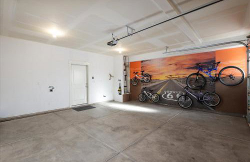 Adventure Base Camp Pet Friendly with Resort Living Pool, Arcade, Pickle-ball - Foto 29