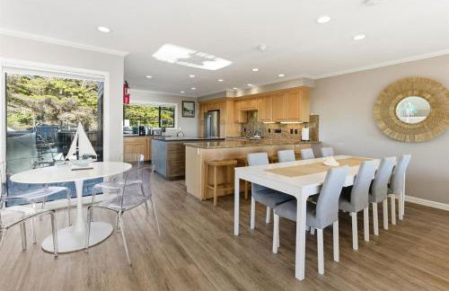 Oceanview Luxury - 5BR - Hot Tub - Steps to Beach - Foto 13