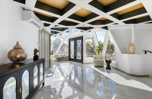 The KingDome - A Unique, Royal Experience with Hot Tub, Rooftop and Views - Foto 48