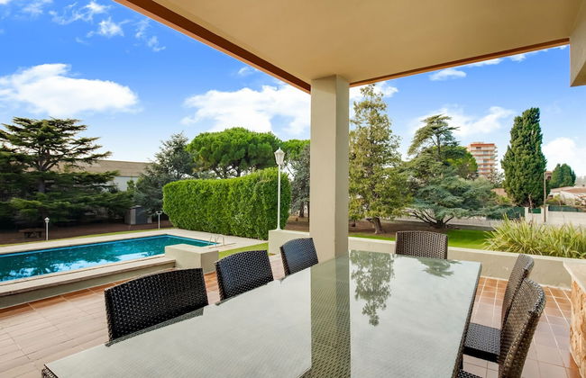 Deluxe Villa in Urbanització Bon Relax near Beach - Foto 7