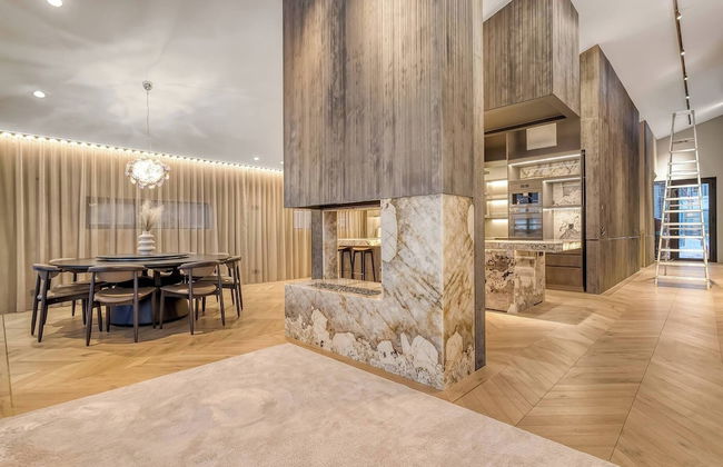 Glamorous & Stylish Getaway - Photo 8