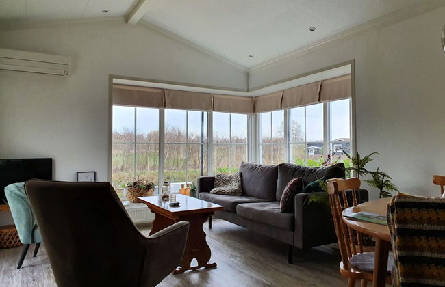 Canal-side Stay, Giethoorn - Photo 9