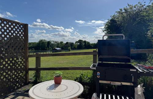 Luxury Spa Cabin with Outdoor Bath, Sauna & Fireplace - Foto 10