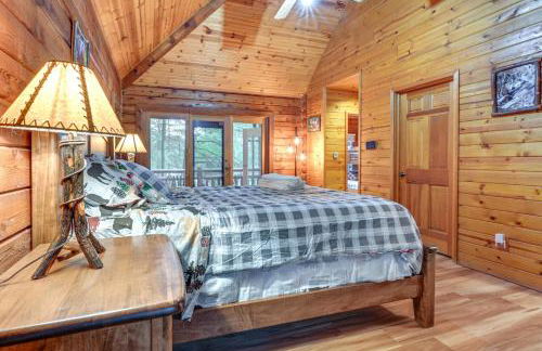 Magical Metamora Cottage with Fire Pit, Pond, Deck! - Foto 20