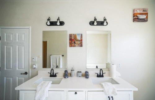 Charming Pet-Friendly Getaway in Sunny Beaumont home - Foto 37