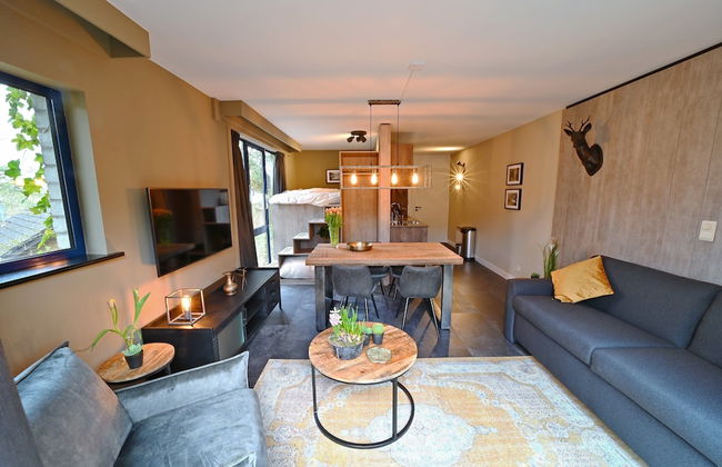 Modern Apartment With Terrace - Photo 11