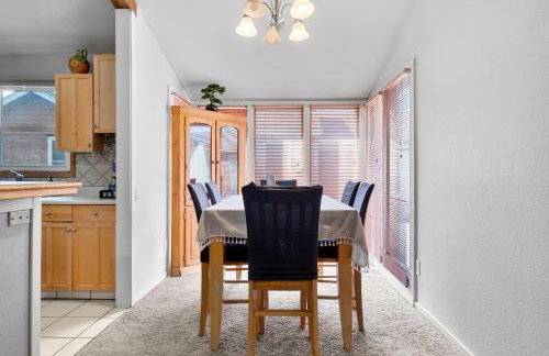 A Denver Oasis 15 Min to the Bronco Stadium 3 Bedroom with a King Suite - Photo 2