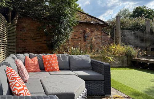 Historic Hampshire Cottage with Private Putting Green - Photo 31