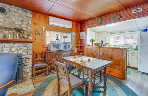 Hunting & Fishing Base! Rustic Otter Lake Cabin - Foto 8