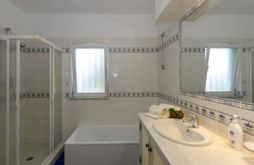 Villa with beautiful see views & spacious garden - Foto 51