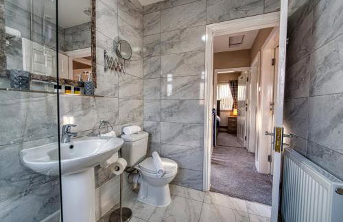 Stylish House - B'ham Airport and NEC, JLR Solihull, Business & Leisure Stays - Aspen House - Photo 14