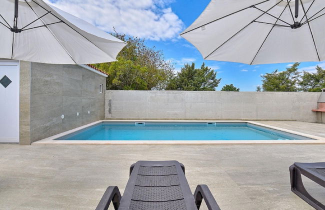 Modern Villa With Private Hydromassage Pool - Photo 23