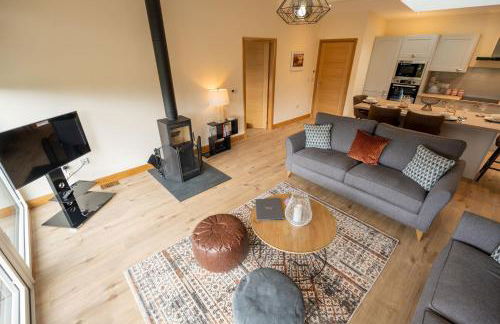 The Swallows Nest - Photo 1