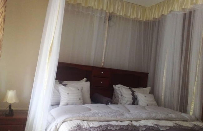 Captivating 3-bed Villa - Photo 6