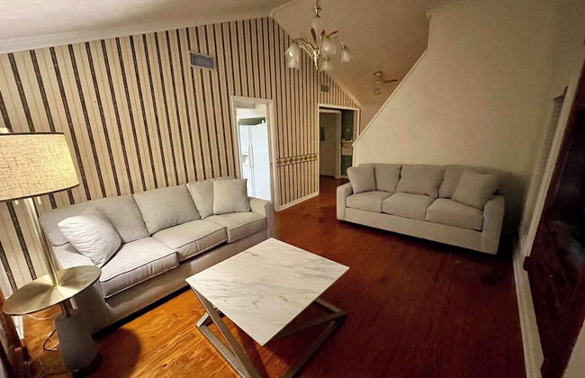 Steps From Downtown Minutes to the Airport - Photo 11