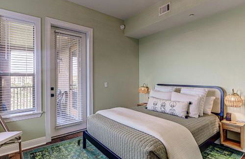 Waterfront Condo for 4 with Resort Pool & Lake View - Foto 10