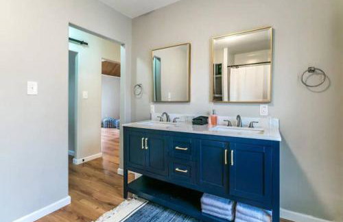 Luxurious 5 BR Home in the Heart of Sylvan Beach - Foto 51