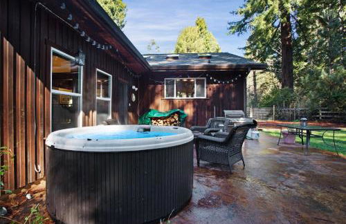 Tree-lined Home with Hot Tub Firepit & Large Yard - Photo 2