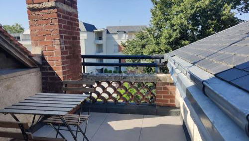 Bel appart rénové avec terrasse - Photo 2