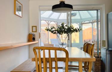 Bright & Cosy - Jacuzzi - Log Burner - King Beds - Foto 33