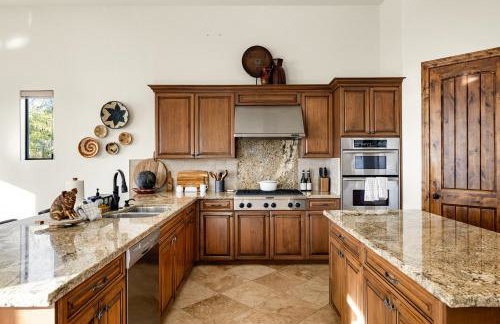 Desert Oasis with Pool Black Mountain Views - Photo 15