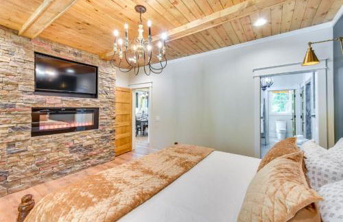 Luxurious Clarkesville Cabin with Decks and Fire Pit - Foto 14