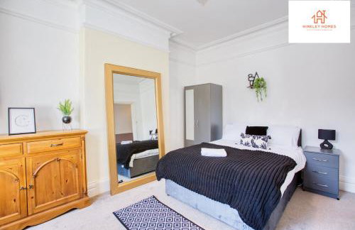 Spacious 6-Bedroom House with Parking in Bridgwater Ideal for Contractors & Group Stays - Foto 5