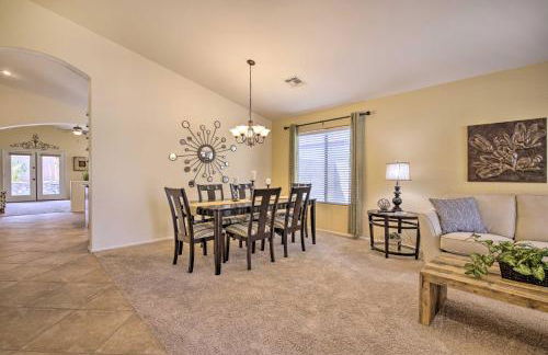 Chic Maricopa Getaway with Outdoor Oasis and Pool - Foto 14